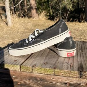 Skater shoes, Vans Off The Wall, men’s 5.5, women’s 7, good condition